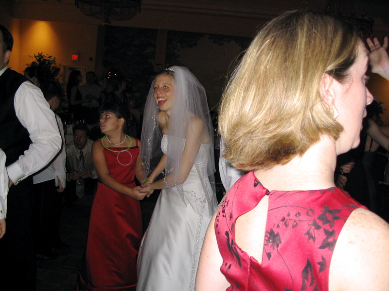Mo Dances with the Little Ones