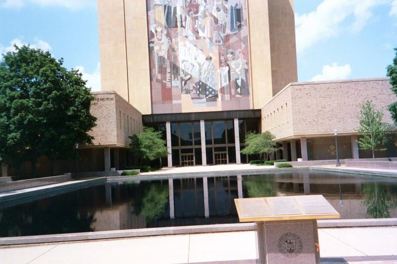 This is the reflecting pool at the base of Jesus.